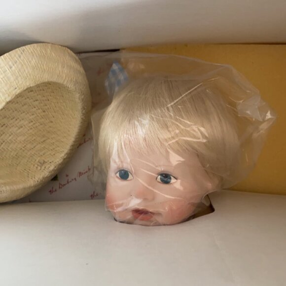 Danbury Mint Jill small Porcelain Doll with dog pearls 5 inch Elke Hutchens - Picture 8 of 8